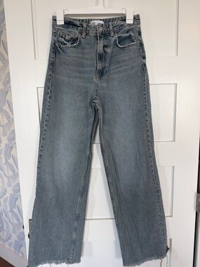 NEW WO TAG ZARA Wide-Leg High-Rise Jeans Faded Blue Fray Hem Size 4
